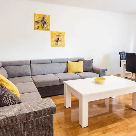 Angie In The Centre Of *