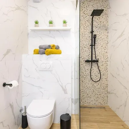 Angie In The Centre Of *