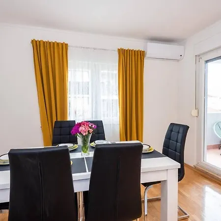 Apartment Angie In The Centre Of