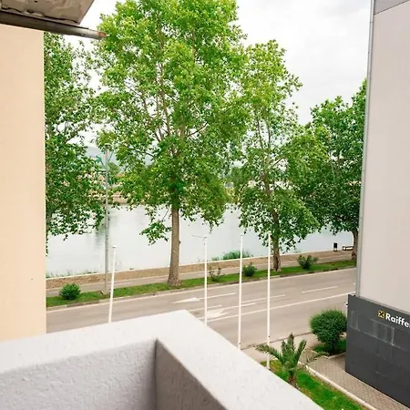 Angie In The Centre Of *