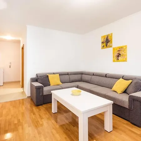 Angie In The Centre Of Apartment Metković