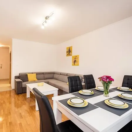 Angie In The Centre Of Apartment Metković