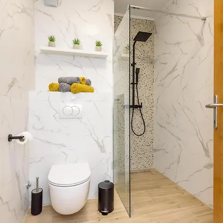 Апартаменты Angie In The Centre Of *