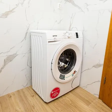 Angie In The Centre Of דירה Metković