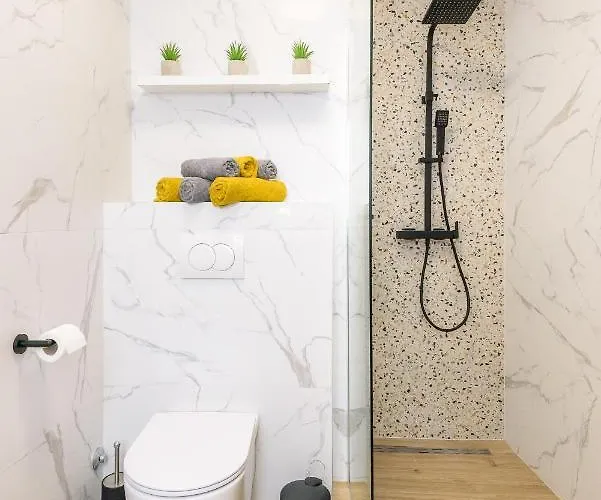 Angie In The Centre Of *